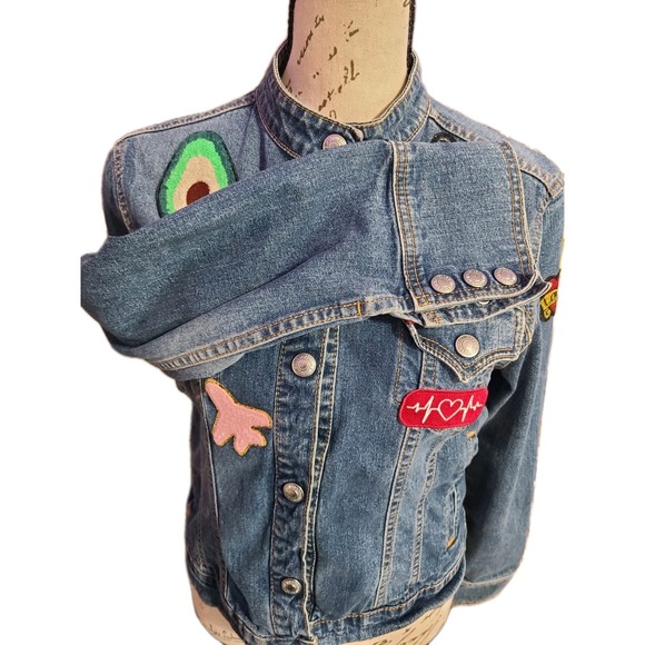 Levi's Women's Denim Jean Jacket Medium P/M Petite – Custom Embroidered Patches - Picture 4 of 10